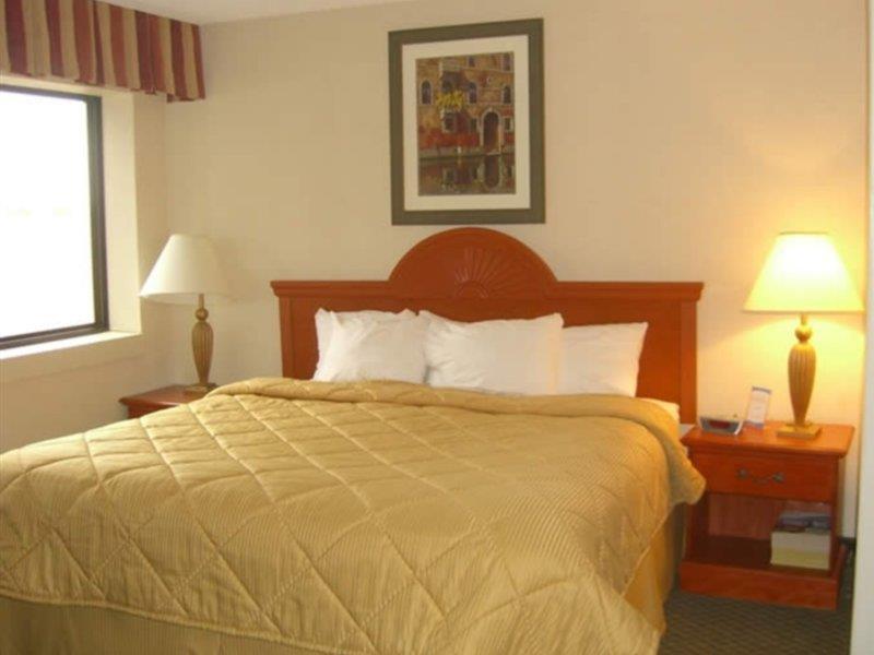 Inn Quality Airport Woodson Terrace